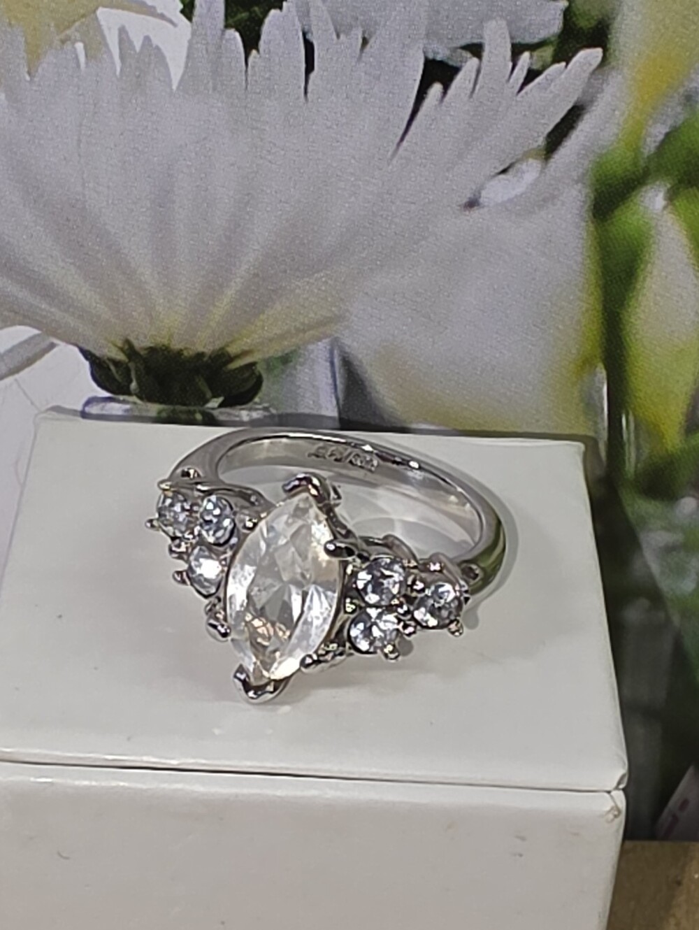 #2597, Vtg Avon Ring 1980'S Size 5, Marquis Shape Cubic Zirconia Stones. Nwot. - Picture 1 of 5